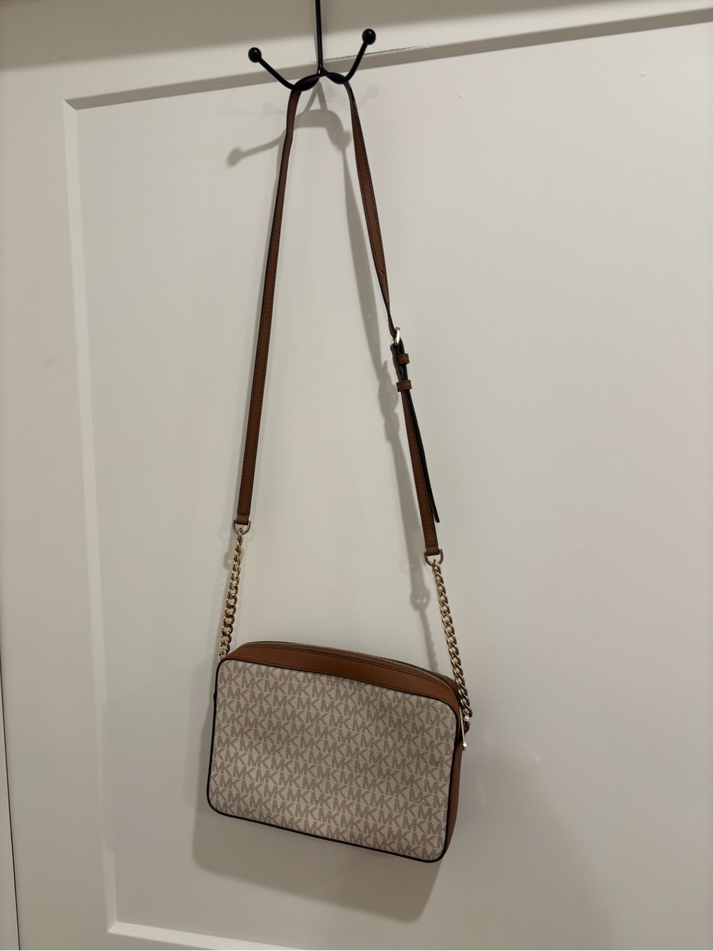 Michael Kors Beige/Acorn Logo Crossbody Camera Bag - Picture 2 of 7